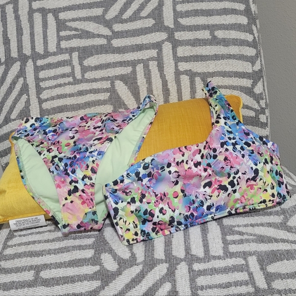 JUNIOR 2 Piece Multi color BIKINI  NWOT/Still has Hygiene Liner - Picture 3 of 5